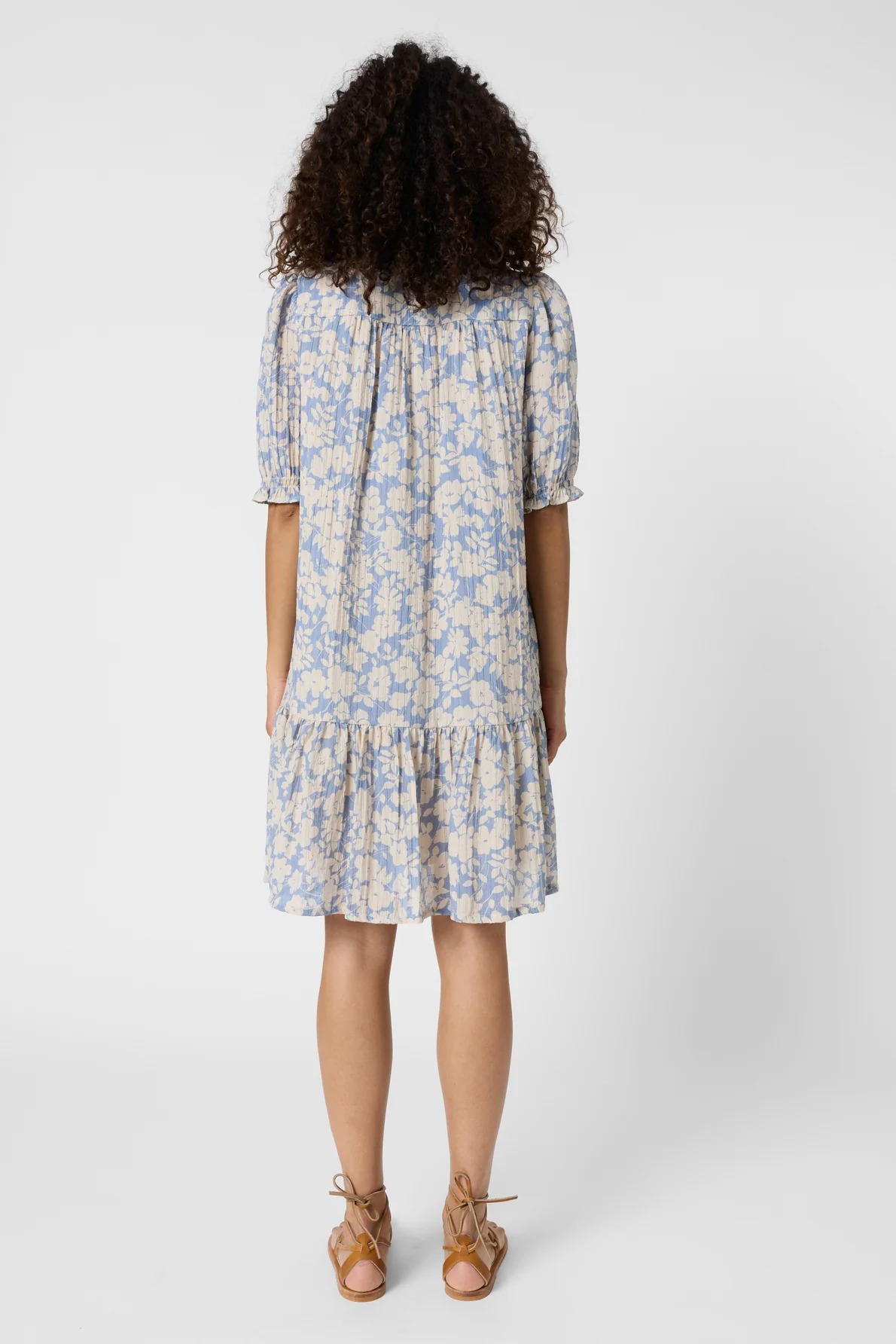 Rochie scurtă cu imprimeu floral și volane bleu - ROMIE - imagine 3
